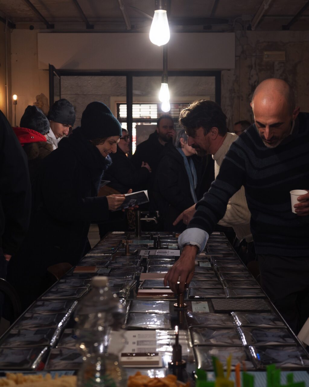 The long table of zines at the DENTRO launch party at OM studio, photo by Tommaso Barbolini