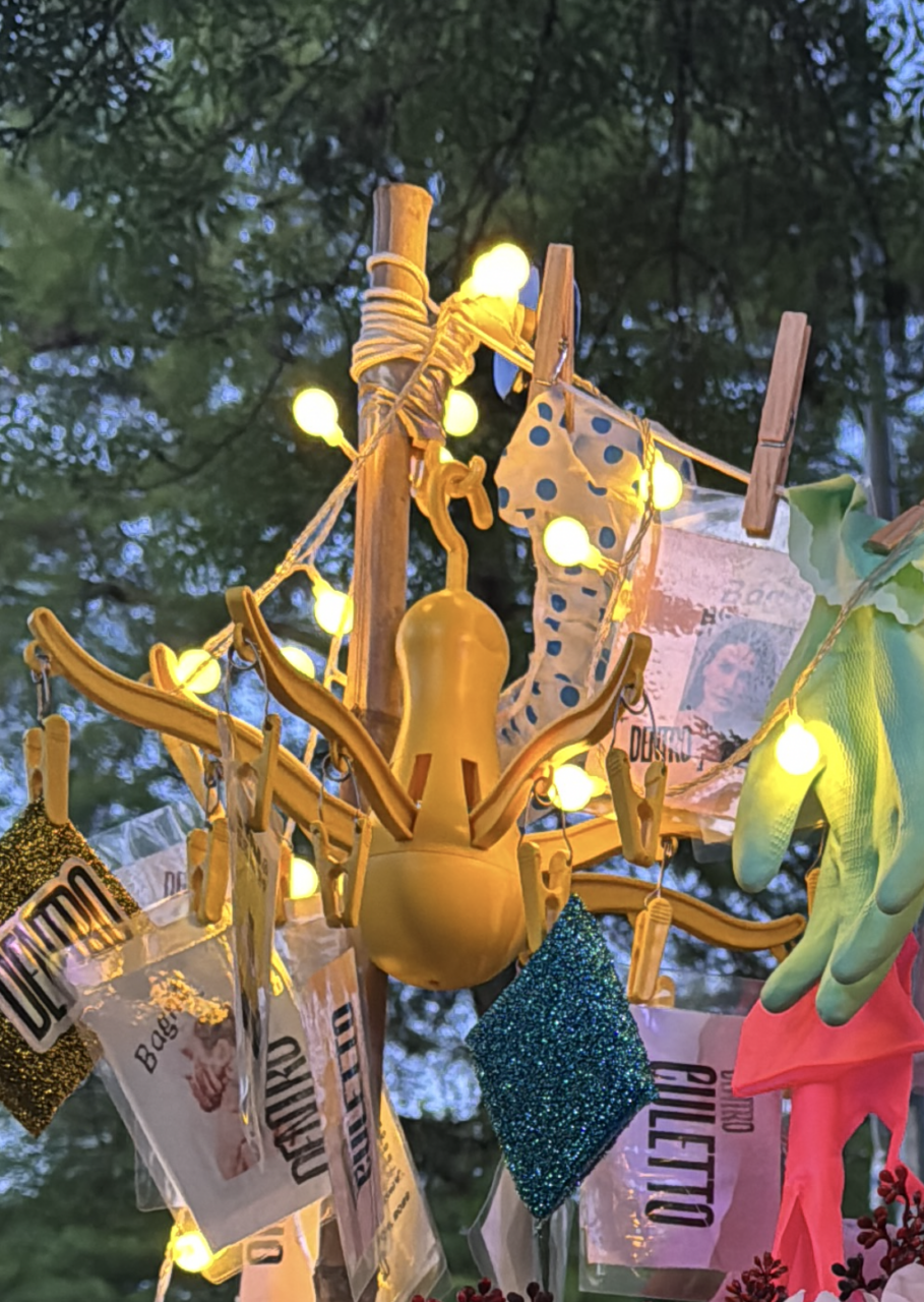 The DENTRO Bathroom clothes airer with prints and fairy lights at Parco Amendola for the Festa della Resistenza